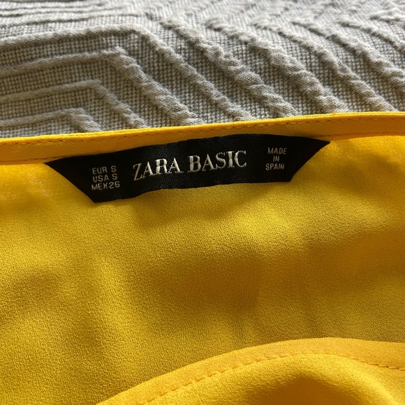 Yellow front-gathered Zara blouse - Picture 3 of 5